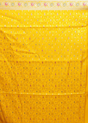 Cream Handloom Tanchoi Pure Silk Saree With Blouse Piece