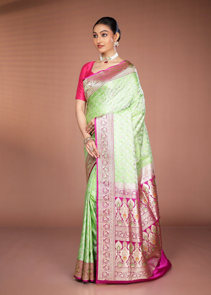Green Handloom Tanchoi Pure Silk Saree With Blouse Piece