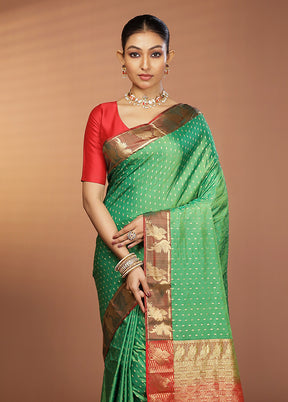 Green Handloom Kanjivaram Silk Saree With Blouse Piece