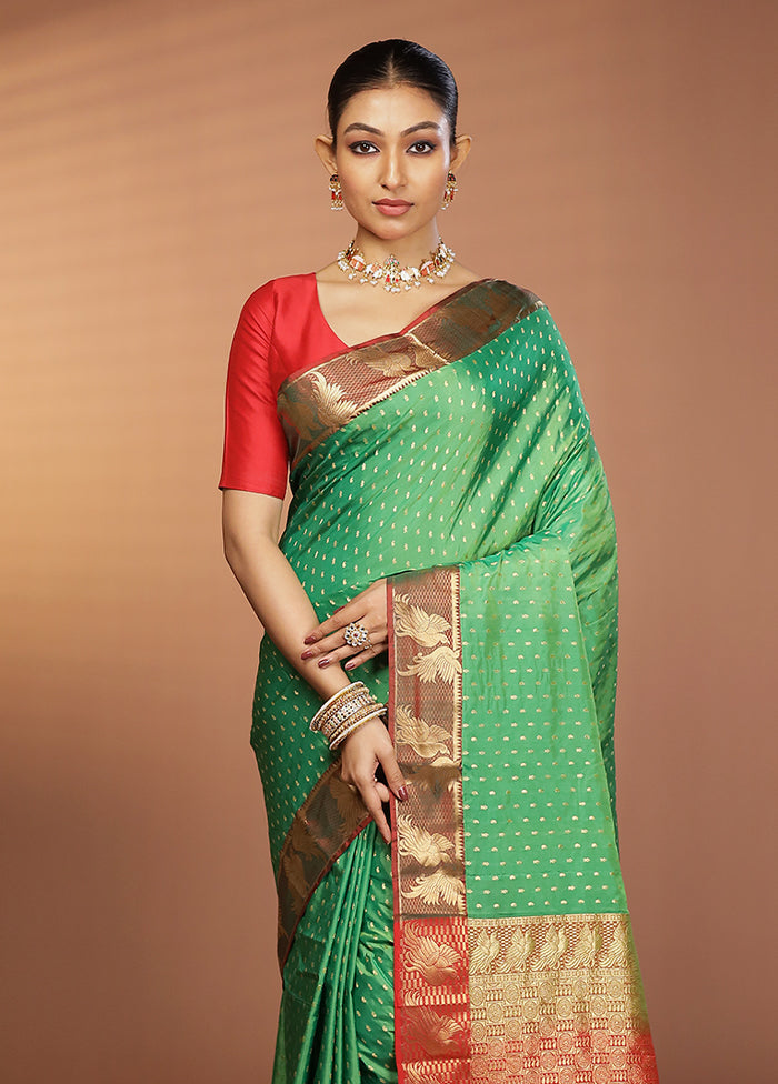 Green Handloom Kanjivaram Silk Saree With Blouse Piece