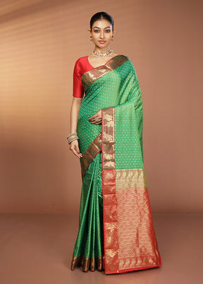 Green Handloom Kanjivaram Silk Saree With Blouse Piece