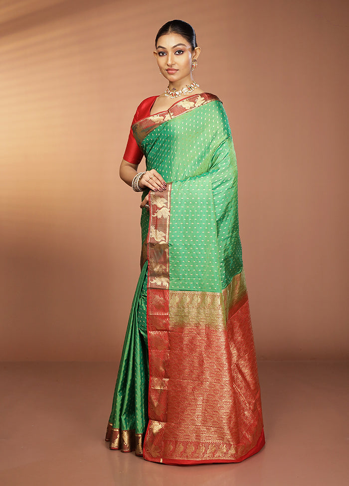 Green Handloom Kanjivaram Silk Saree With Blouse Piece