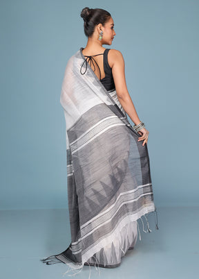 White Cotton Saree With Blouse Piece