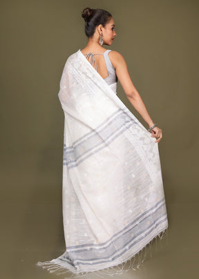 White Matka Silk Saree With Blouse Piece