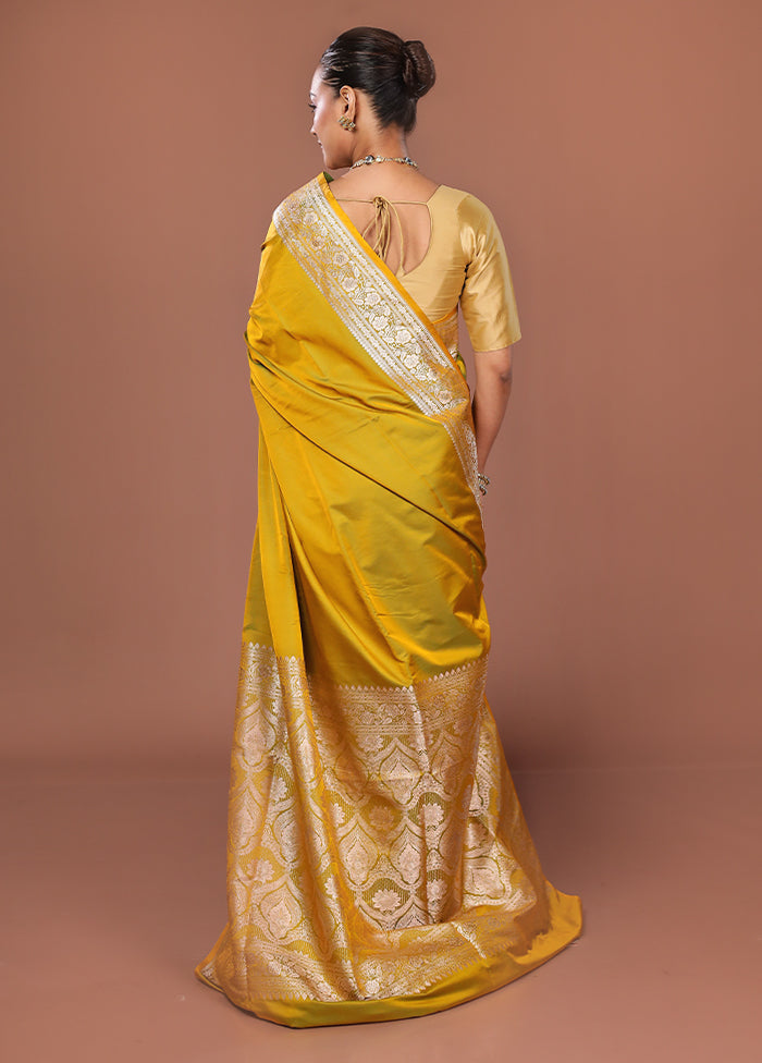 Green Banarasi Silk Saree With Blouse Piece