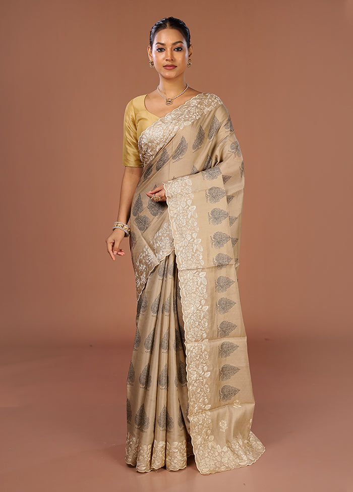 Cream Tussar Silk Saree With Blouse Piece