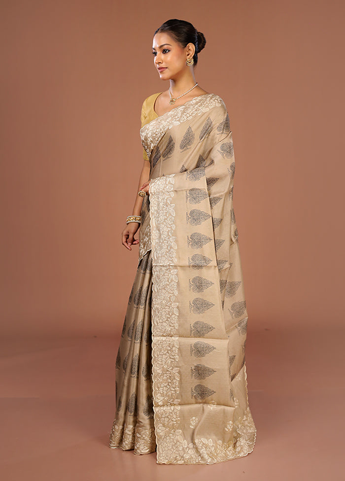 Cream Tussar Silk Saree With Blouse Piece