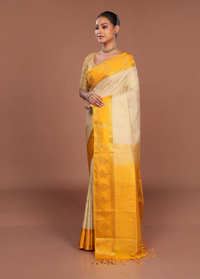 Cream Kanjivaram Silk Saree With Blouse Piece