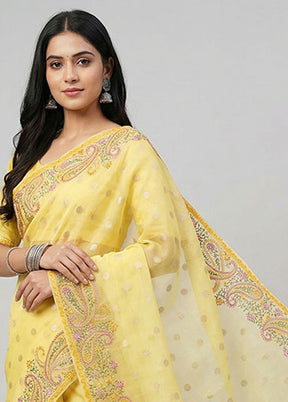 Yellow Pure Cotton Saree With Blouse Piece