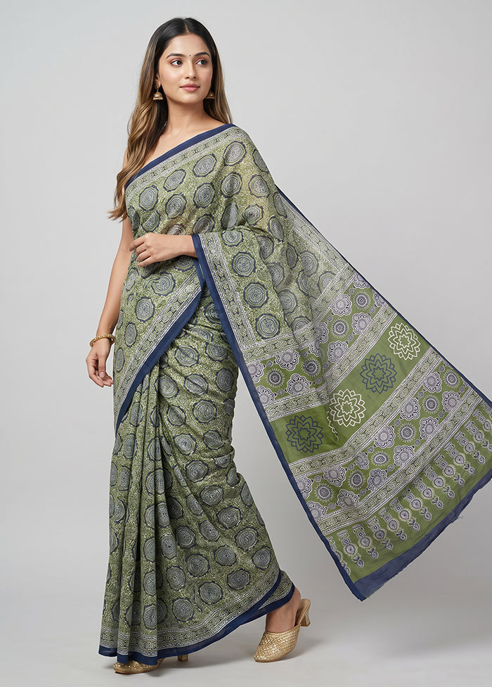 Green Printed Silk Saree Without Blouse Piece