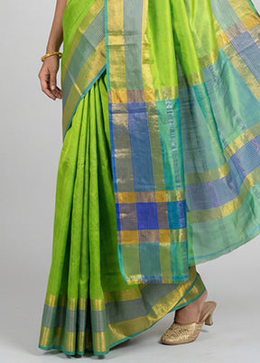 Green Handloom Kanjivaram Silk Saree With Blouse Piece