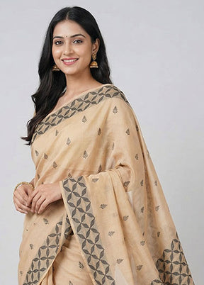 Cream Cotton Saree With Blouse Piece