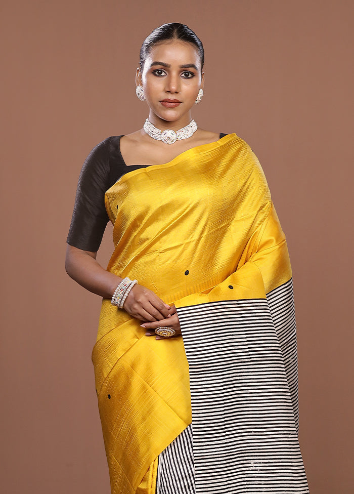 Yellow Printed Silk Saree Without Blouse Piece