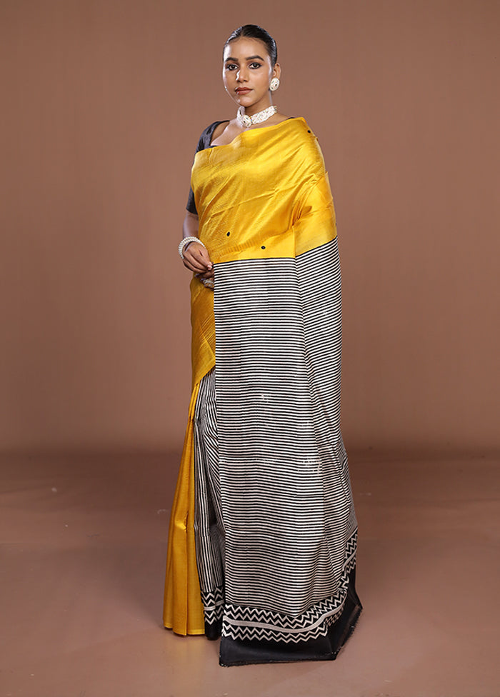 Yellow Printed Silk Saree Without Blouse Piece