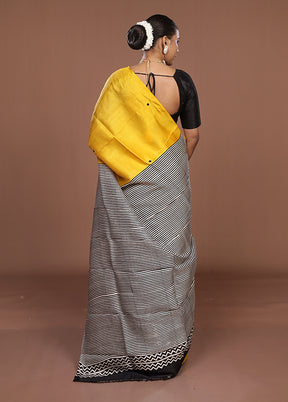 Black Printed Silk Saree Without Blouse Piece