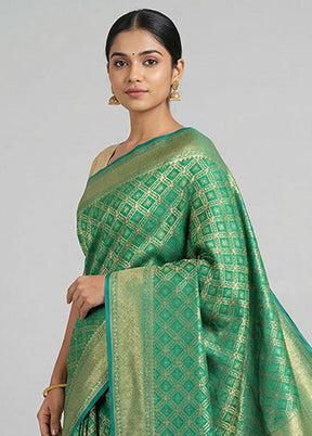 Green Kora Silk Saree With Blouse Piece