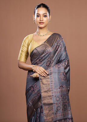 Red Handloom Tussar Pure Silk Saree With Blouse Piece