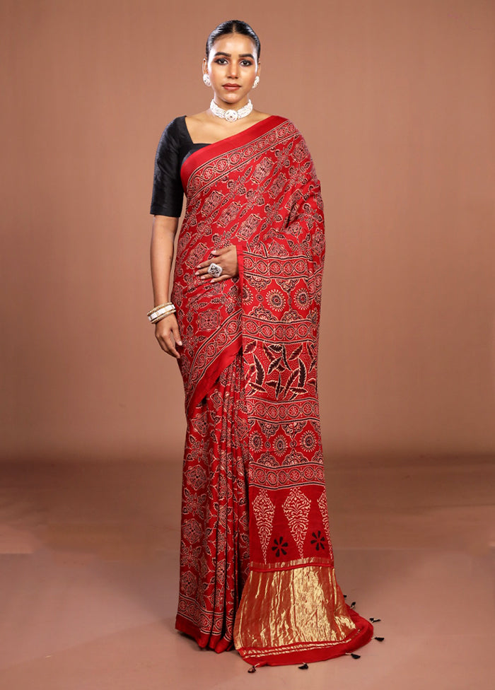 Red Printed Silk Saree Without Blouse Piece