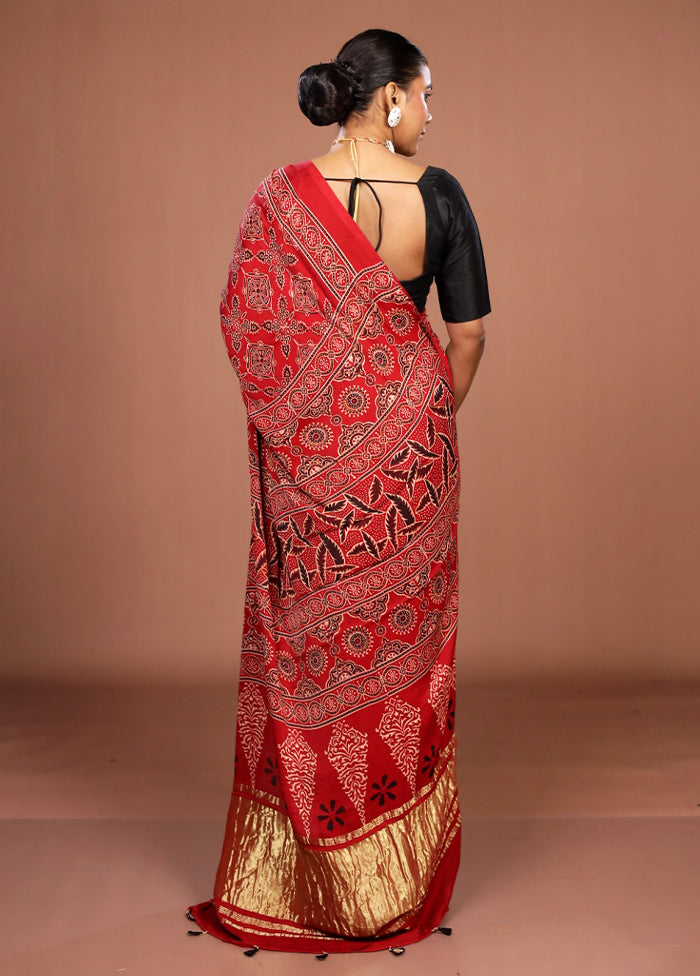 Red Printed Silk Saree Without Blouse Piece