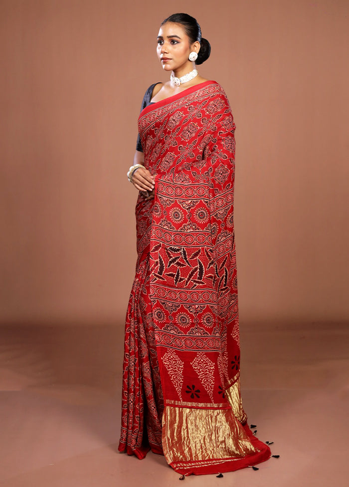 Red Printed Silk Saree Without Blouse Piece
