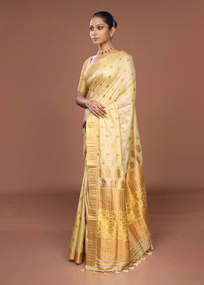 Cream Assam Silk Saree With Blouse Piece