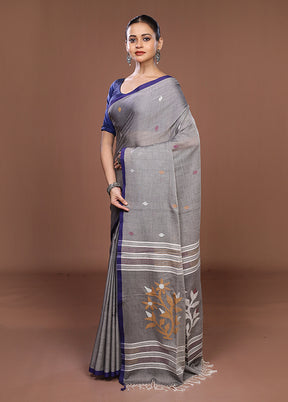 Grey Matka Silk Saree With Blouse Piece