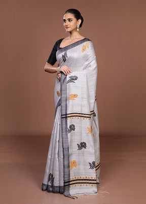 Grey Handloom Matka Pure Silk Saree With Blouse Piece