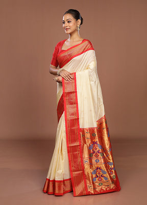 White Handloom Kanjivaram Pure Silk Saree With Blouse Piece