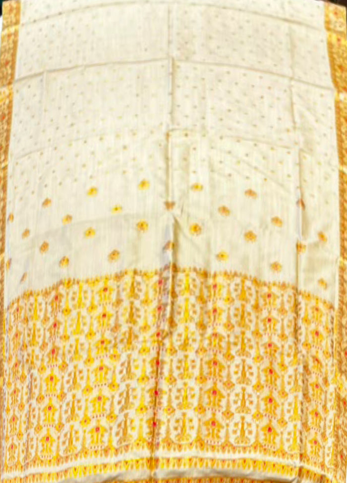 Cream Assam Silk Saree With Blouse Piece