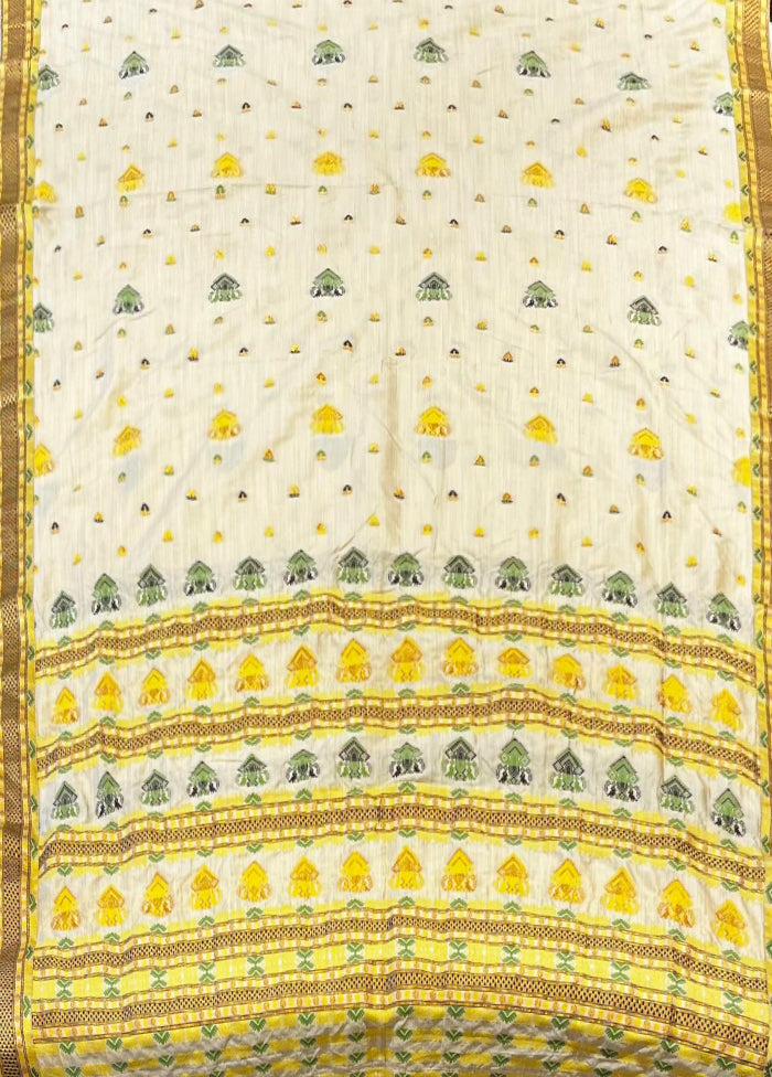 Cream Assam Silk Saree With Blouse Piece