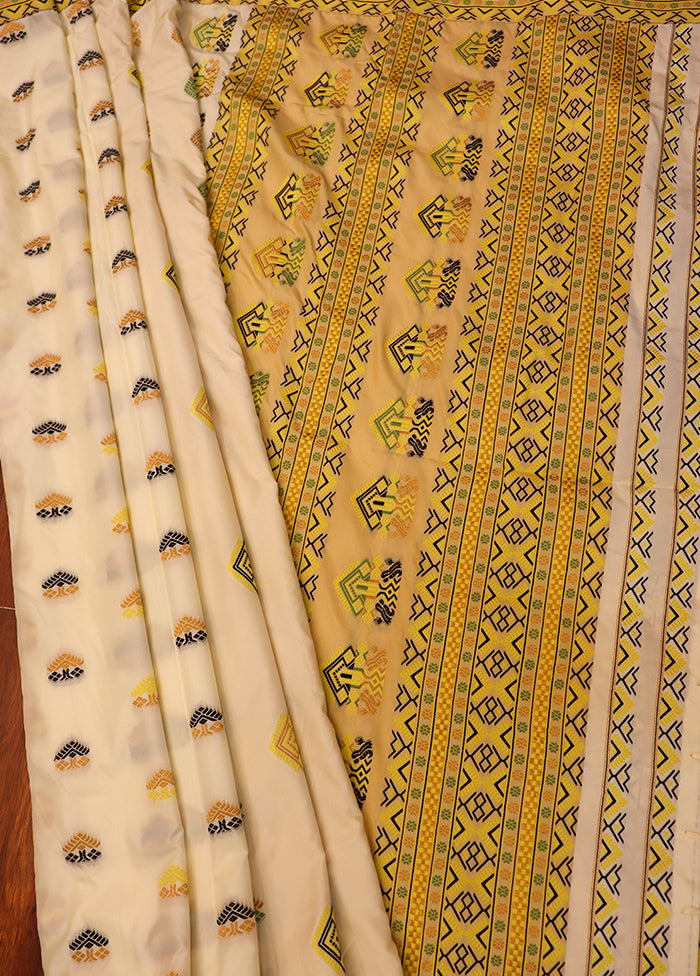 Cream Assam Silk Saree With Blouse Piece