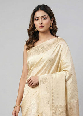 Cream Uppada Silk Saree With Blouse Piece