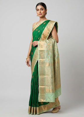 Green Gadwal Silk Saree Without Blouse Piece