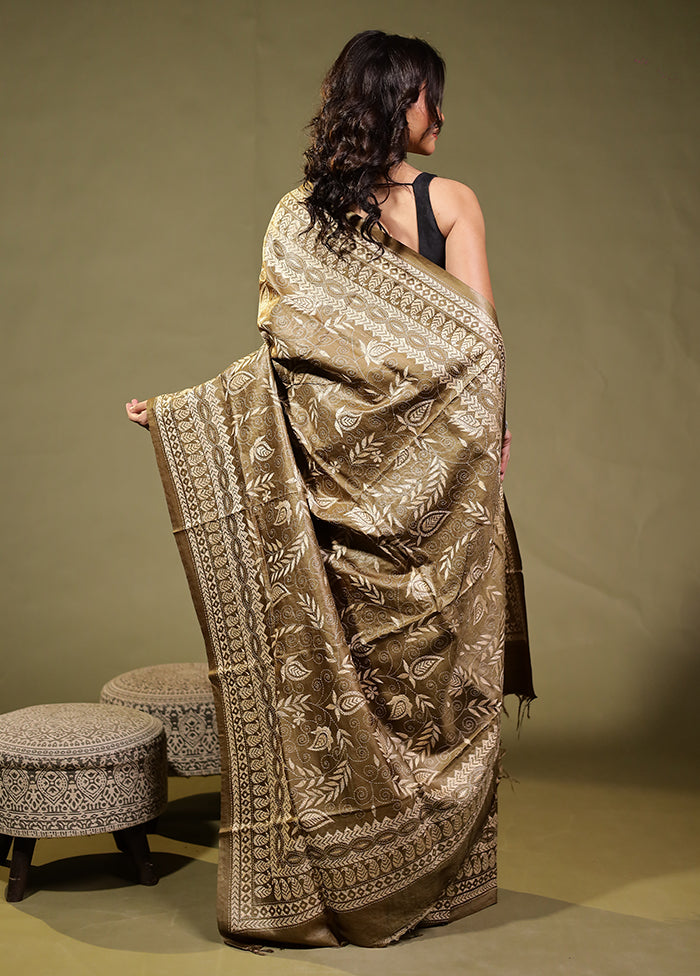 Cream Handloom Kantha Stitch Pure Silk Saree With Blouse Piece