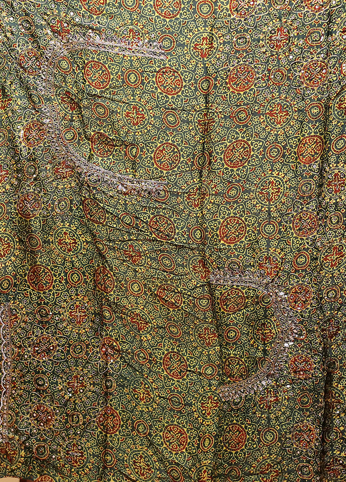 Green Printed Pure Silk Saree Without Blouse Piece