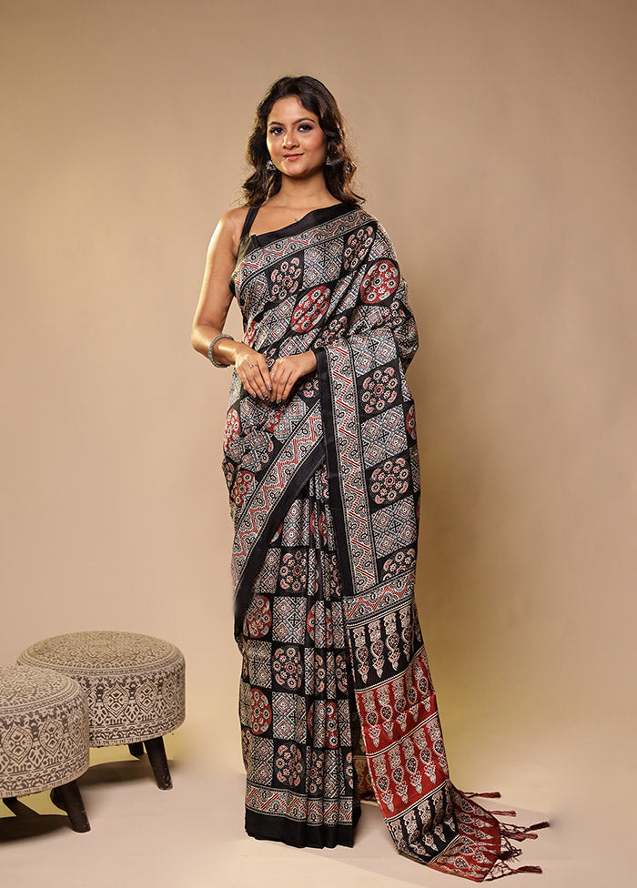 Black Printed Silk Saree With Blouse Piece