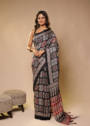 Black Printed Silk Saree With Blouse Piece