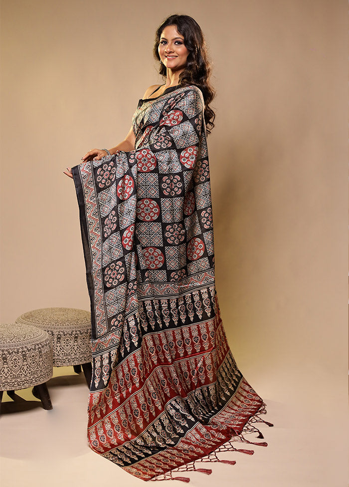 Black Printed Silk Saree With Blouse Piece