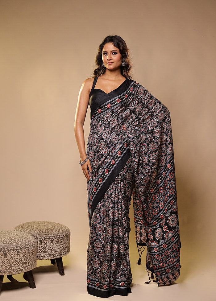 Black Printed Silk Saree With Blouse Piece