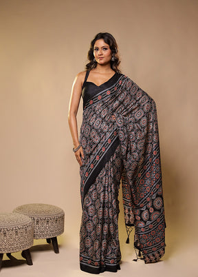 Black Printed Silk Saree With Blouse Piece