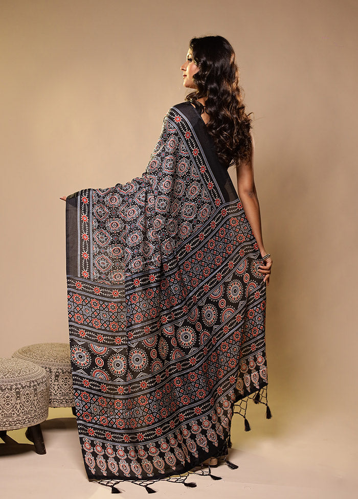 Black Printed Silk Saree With Blouse Piece