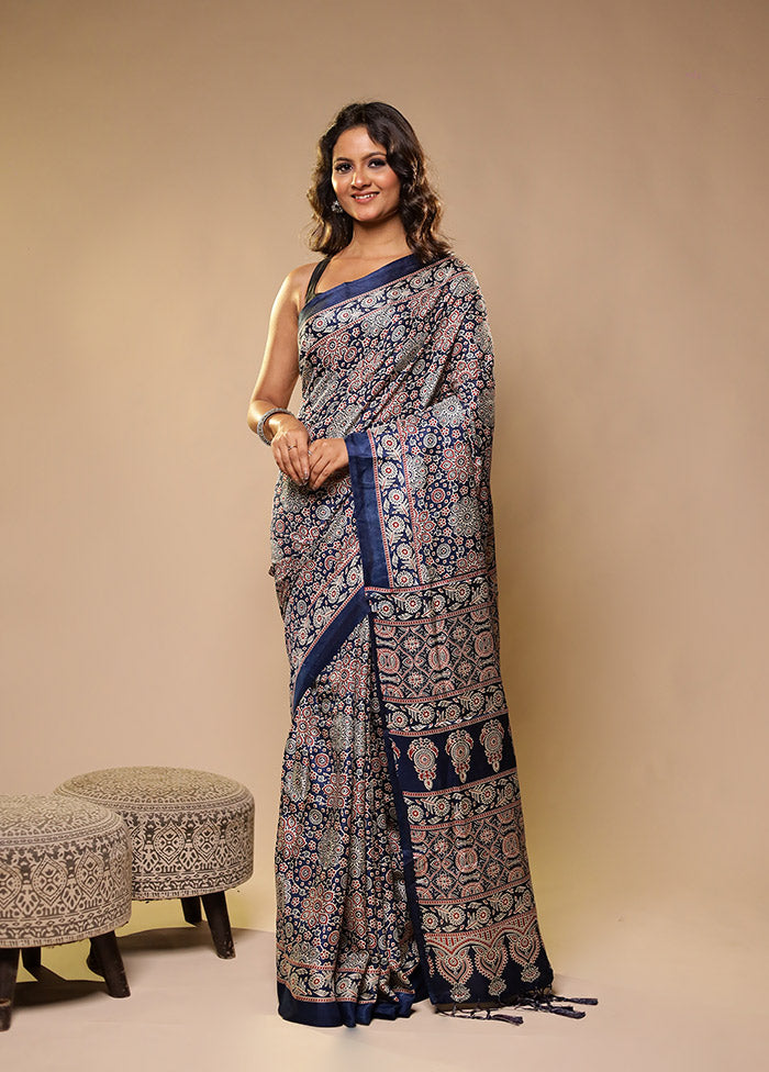 Blue Printed Silk Saree With Blouse Piece