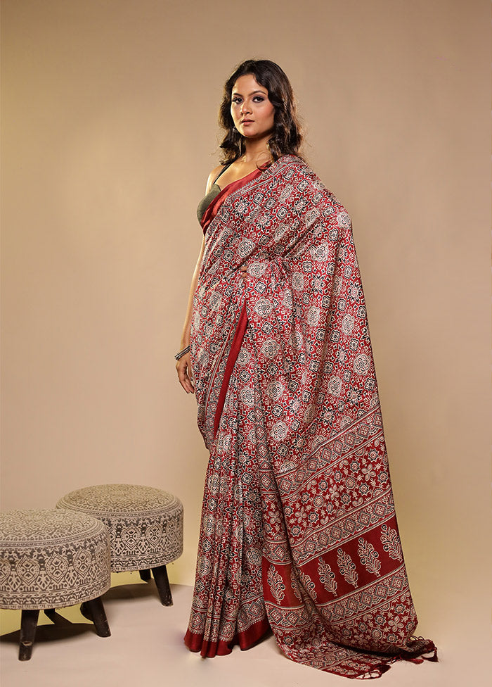 Maroon Printed Silk Saree With Blouse Piece