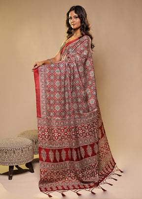 Maroon Printed Silk Saree With Blouse Piece