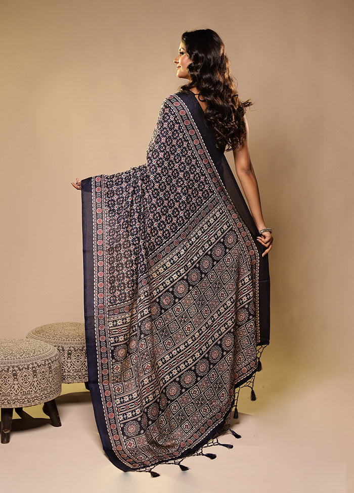 Multicolor Printed Silk Saree With Blouse Piece