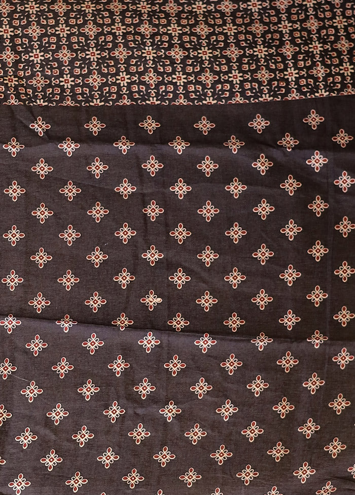 Multicolor Printed Silk Saree With Blouse Piece