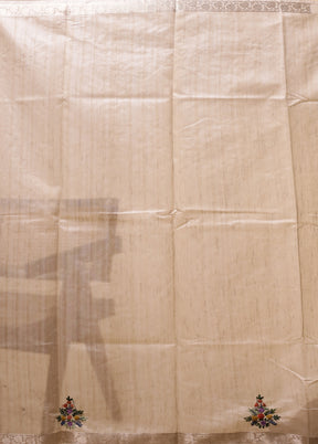 Cream Tussar Silk Saree With Blouse Piece
