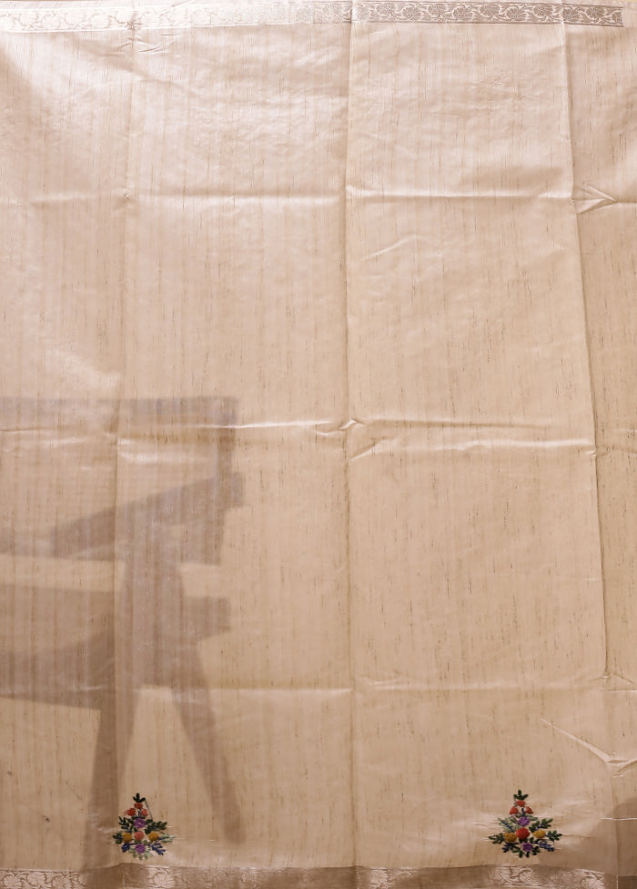 Cream Tussar Silk Saree With Blouse Piece