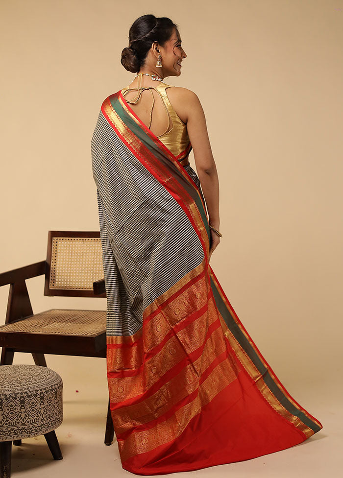 White Handloom Kanjivaram Pure Silk Saree With Blouse Piece
