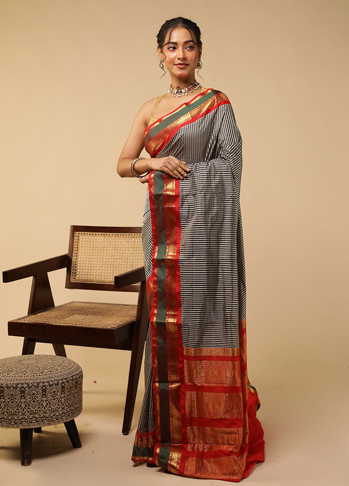 White Handloom Kanjivaram Pure Silk Saree With Blouse Piece